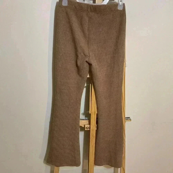 American Eagle size small stretchy pants with flare bottoms,tan - Picture 4 of 7